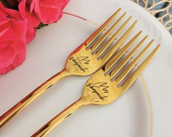 Gold wedding forks Mr Mrs, engraved dining set with custom last name and date, personalized wedding keepsake for couples, bride and groom