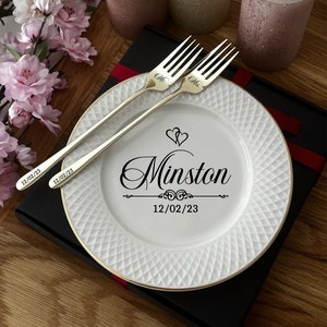 Elegant wedding forks plate set for cake ceremony Classic personalized gift for bride groom Engraved gold champagne cutlery Mr Mrs keepsake