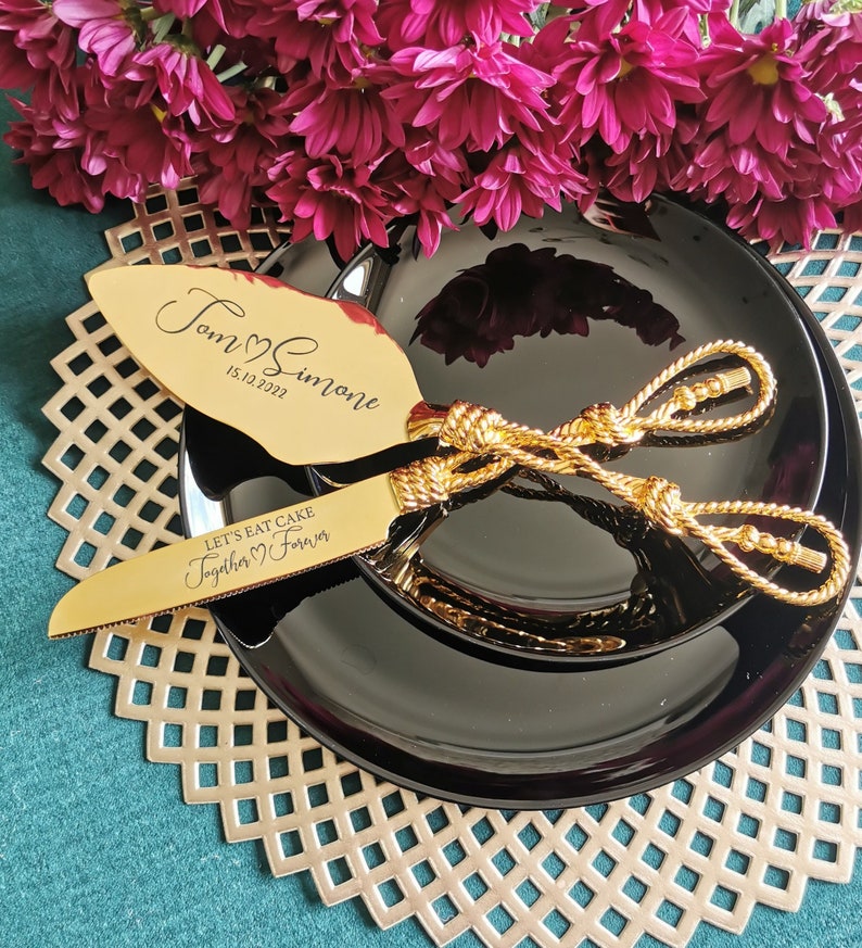 Personalized Wedding Cake Cutter Set: Gold Engraved Spatula and Cake Cutting Knife, Gift for Sister Brother 画像 3