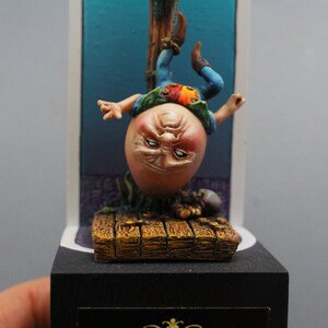 OOAK Kunstpuppe, Tarotkarten, The Hanging, Humpty Dumpty, Miniaturei, Skulptur, Spielzeugkunst,