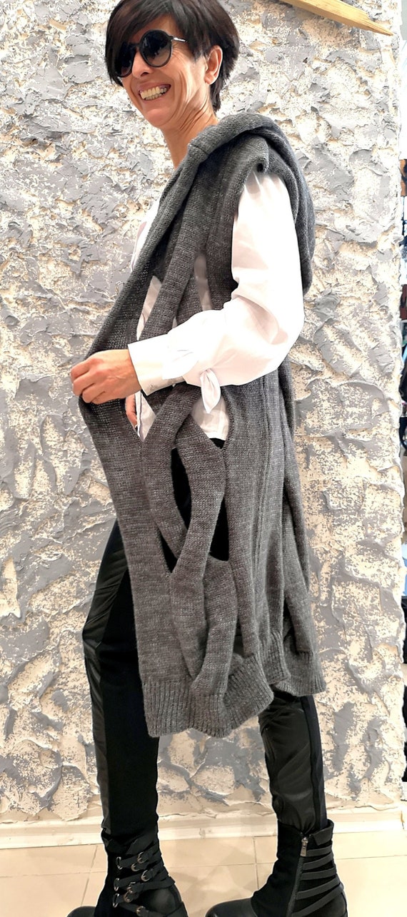 sleeveless hooded cardigan