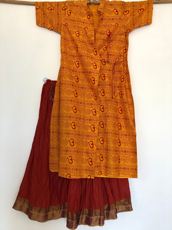 surplice neckline