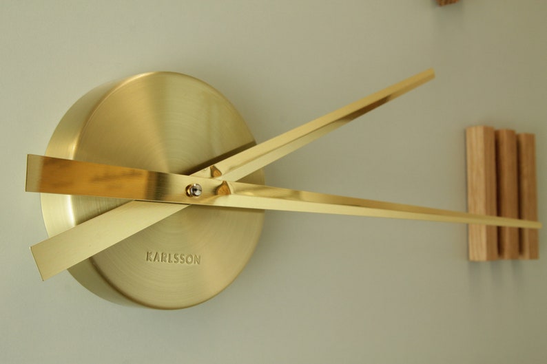 large designer clock Kasper'o'Clock made of oak image 7