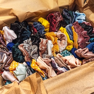 Wholesale scrunchies velvet and silk satin, Big set from 1 to 500 silk and velvet hair scrunchies, big scrunchies set