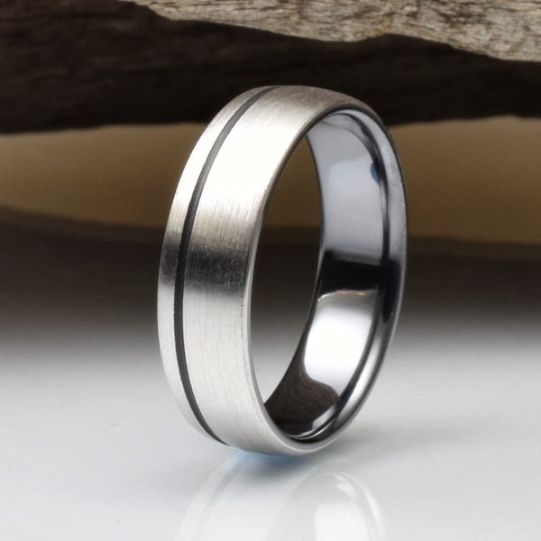 Titanium ring with domed shape, black interior and black stripe, mens wedding band, trauring, ehering, trouwring, titan bröllopsring, anillo