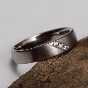 Womens titanium diamond ring. 3 CZ stone titanium ring for her. Three diagonal set cubic zirconia stones