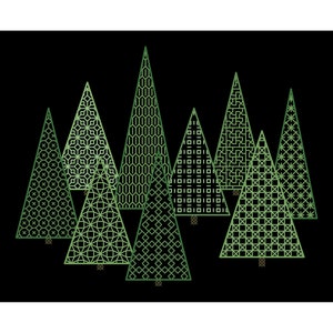 BLACKWORK TREES Kreuzstichmuster / Stickmuster - Modernes geometrisches Stickmuster mit grünen Bäumen auf schwarzem Stoff