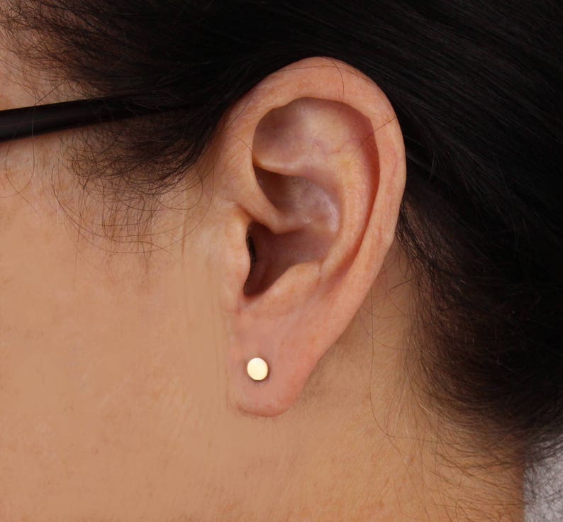 Dainty gold studs Gold round studs Small gold earrings 1 pair of gold studs Tiny gold studs Gold stud earrings Gold circle studs