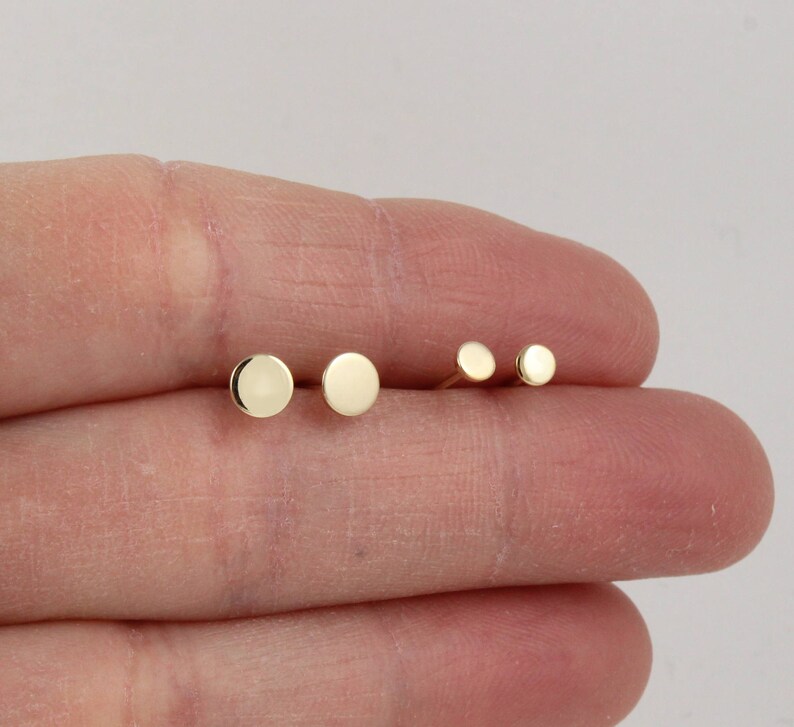 Dainty gold studs Gold round studs Small gold earrings 1 pair of gold studs Tiny gold studs Gold stud earrings Gold circle studs
