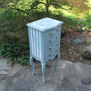 Vintage Bombay Co. Standing Jewelry Box Chest Organizer Table Blue White Distressed Shabby Cottage Beach French Country Chic Stripes Floral