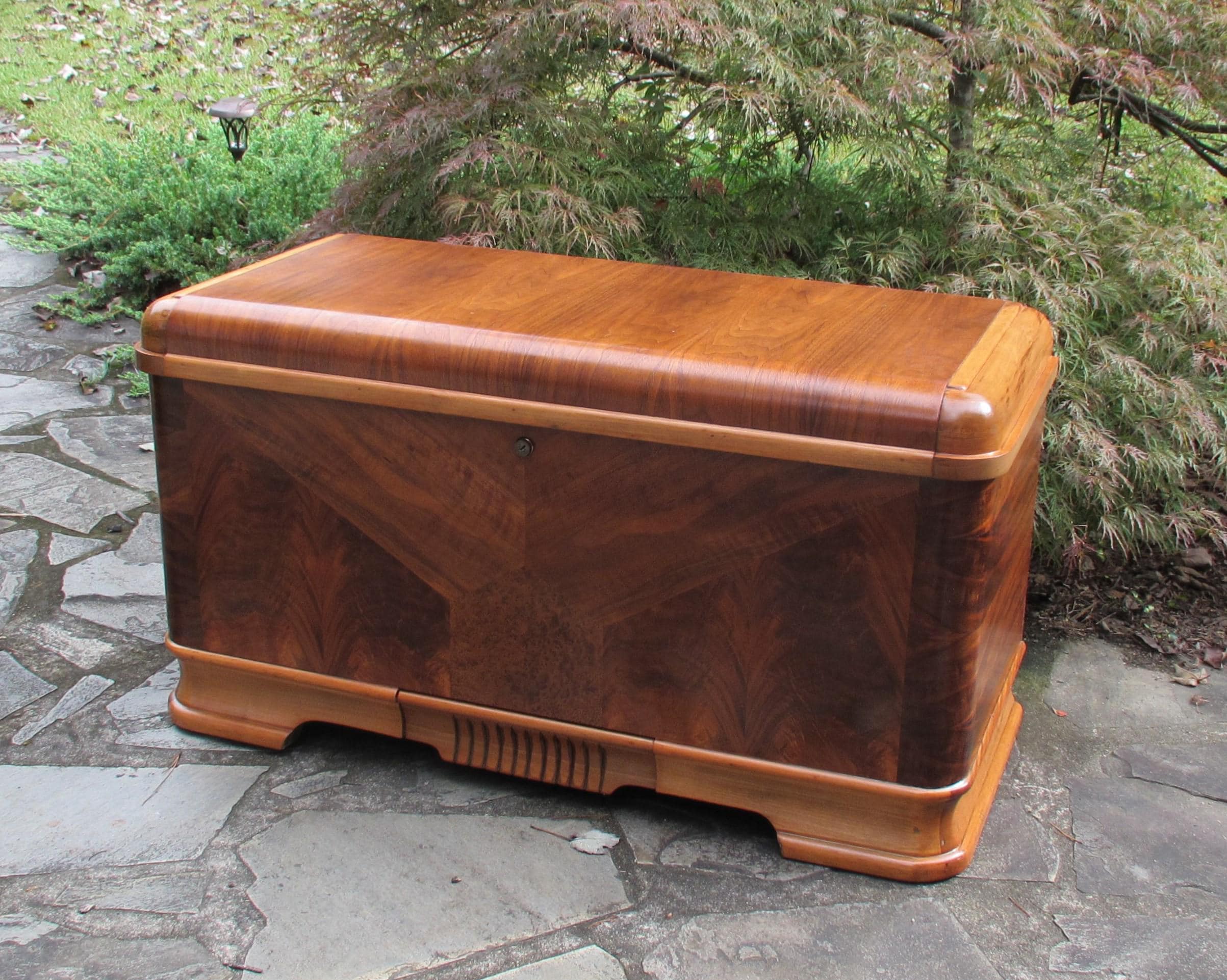 Vintage Art Deco Caswell Runyan Waterfall Cedar Hope Blanket Chest Trunk Walnut