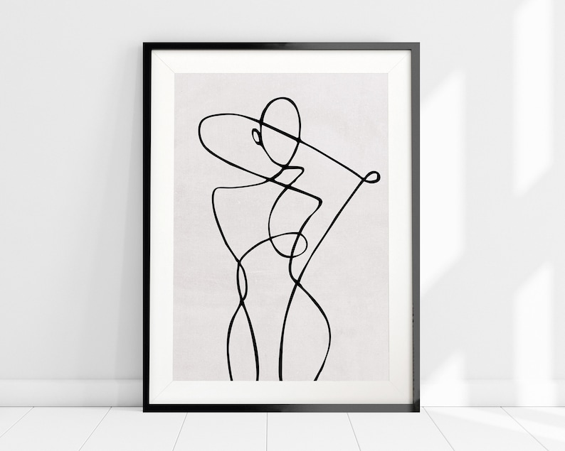 K&ouml;nnte beinhalten: Eine Schwarz-Wei&szlig;-Linienzeichnung eines menschlichen Torsos im minimalistischen Stil. Die Zeichnung ist in einem schwarzen Rahmen gerahmt und befindet sich auf einem wei&szlig;en Hintergrund.