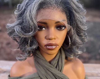 Verstrickte Kanten Salz & Pfeffer Grau HD Lace Front Perücke, Bouncy Spirallocken, 16 "synthetische Premium-Mischung