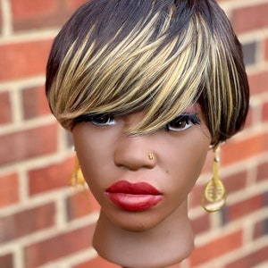 Short honey blonde ombré pixie cut bob wig Synthetic
