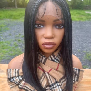 Salt & Pepper Grå Yaki Peruk: Limfri T-Lace Mittdel, 16" Bob