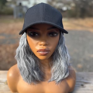 Peruka typu Bob z falowanymi włosami w kształcie czapki baseballowej, 16 cali, kręcone, mieszane, szare, srebrno-szare,