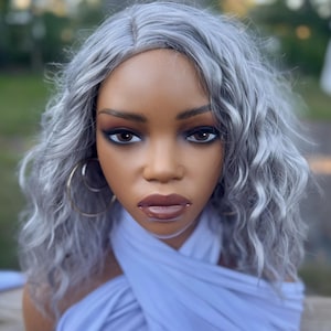 Silvergrå våt och vågig peruk i blandad äkta hår - 16 tums sidoskillnad