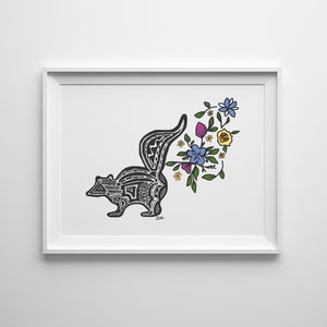 以下が含まれることがあります： 尻尾から花柄のデザインが出ているスカンクの白黒イラスト。花はピンク、黄色、青、緑です。