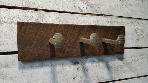 Rustic Coat Rack-Wall Hanger with Railroad Spikes- Reclaimed Pallet and Railroad Spikes Coat Rack-Farmhouse Coat Rack-Entryway Organizer