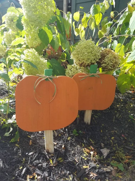 Wood Pumpkin Yard Stakes - Orange Pumpkins - Halloween Yard Art - Lawn Decoration - Pumpkin Front Door Hanger - Rustic Halloween - Fall