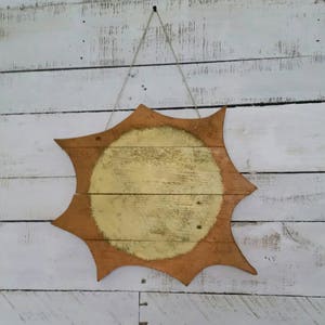 Enfeite de porta em forma de sol - Decoração de verão - Decoração de primavera - Sol feito com madeira de palete reciclada - Enfeite de porta em forma de sol - Olá, sol! - Decoração para pátio