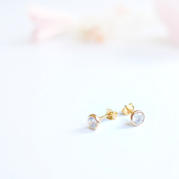 Gold zircon stud earrings 5mm, 18k Gold plated round strass studs, Tiny diamond style stud earrings, Dainty zircon second earrings 5mm