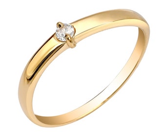 Anel de compromisso minimalista em ouro 14K com diamante, delicado e perfeito para usar em conjunto com outros anéis.