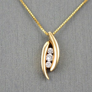 1/10ct Three Stone Trilogy Style Necklace With Genuine Diamonds/Past Present Future/Anniversary Gift/Wedding/Valentine&#39;s/3-Stone Pendant