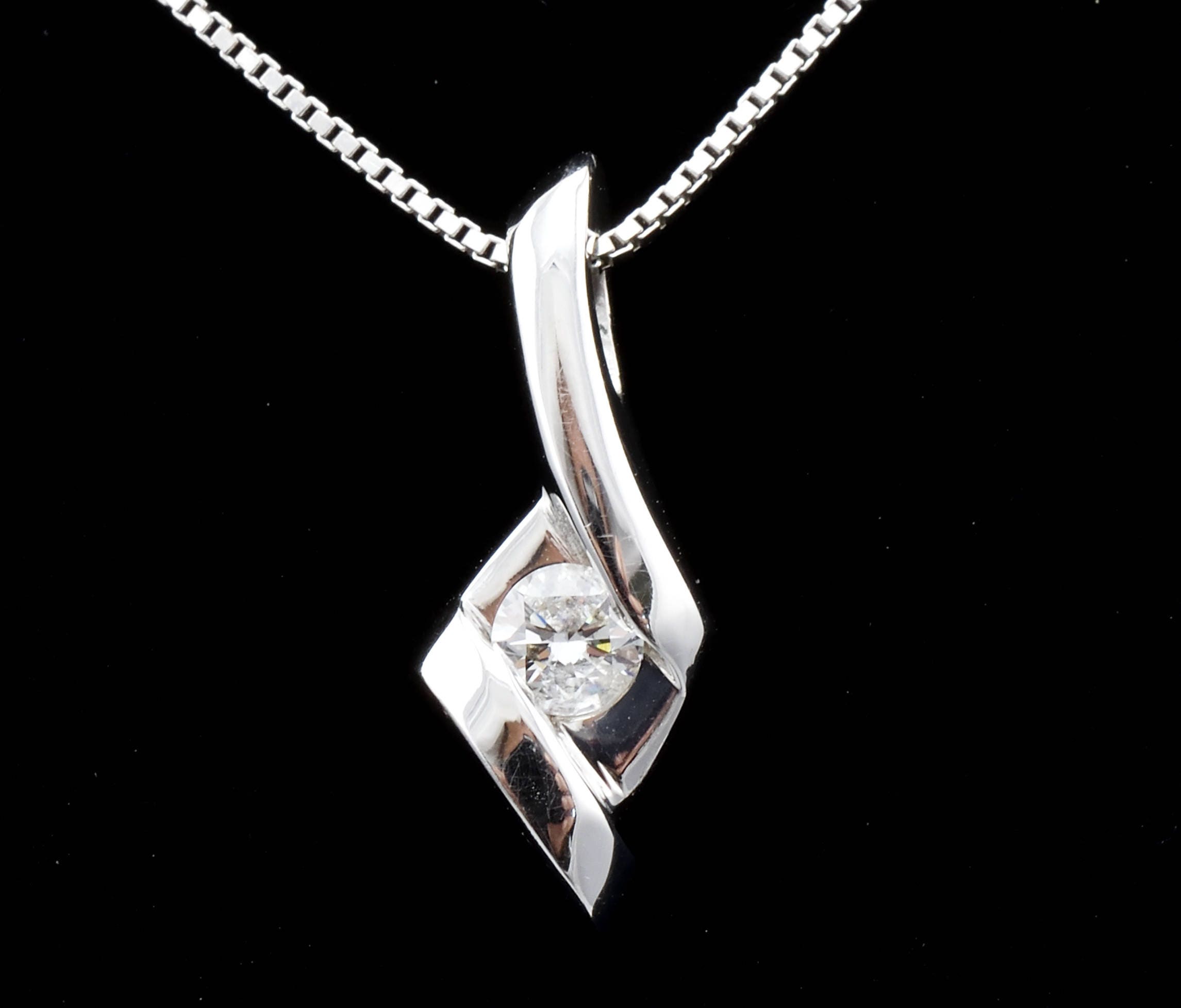 Genuine Diamond Single Stone Pendant/diamond Necklace With