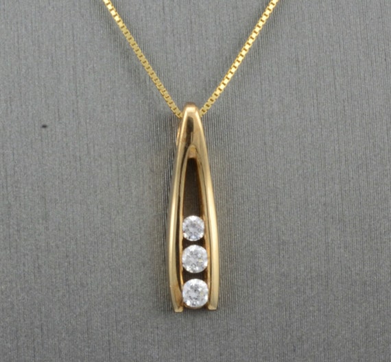 Mia by Tanishq 14k (585) White Gold and Diamond Pendant for Women :  Amazon.in: Fashion