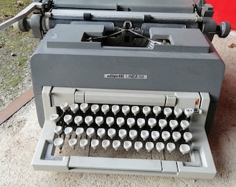 Olivetti Lettera 32 タイプライター、1970 年代ポータブル、新品同様