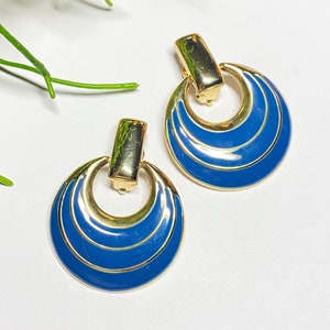 Gold dangling clip earrings round matte blue enamel 70s style circle vintage jewelry
