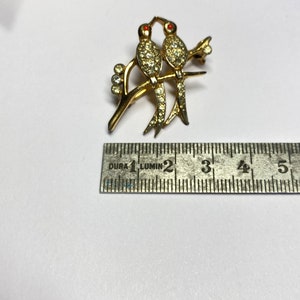 1950s Adorable broche vintage oiseau couple doré strass, manquant France bijoux ancien amour antique Pittsbroc fifties image 2