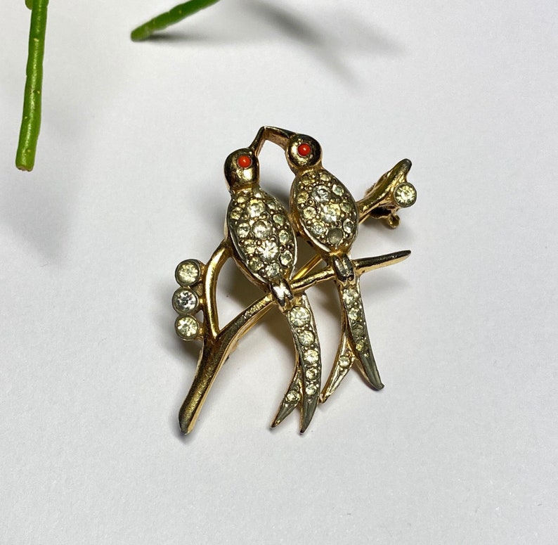 1950s Adorable broche vintage oiseau couple doré strass, manquant France bijoux ancien amour antique Pittsbroc fifties image 1