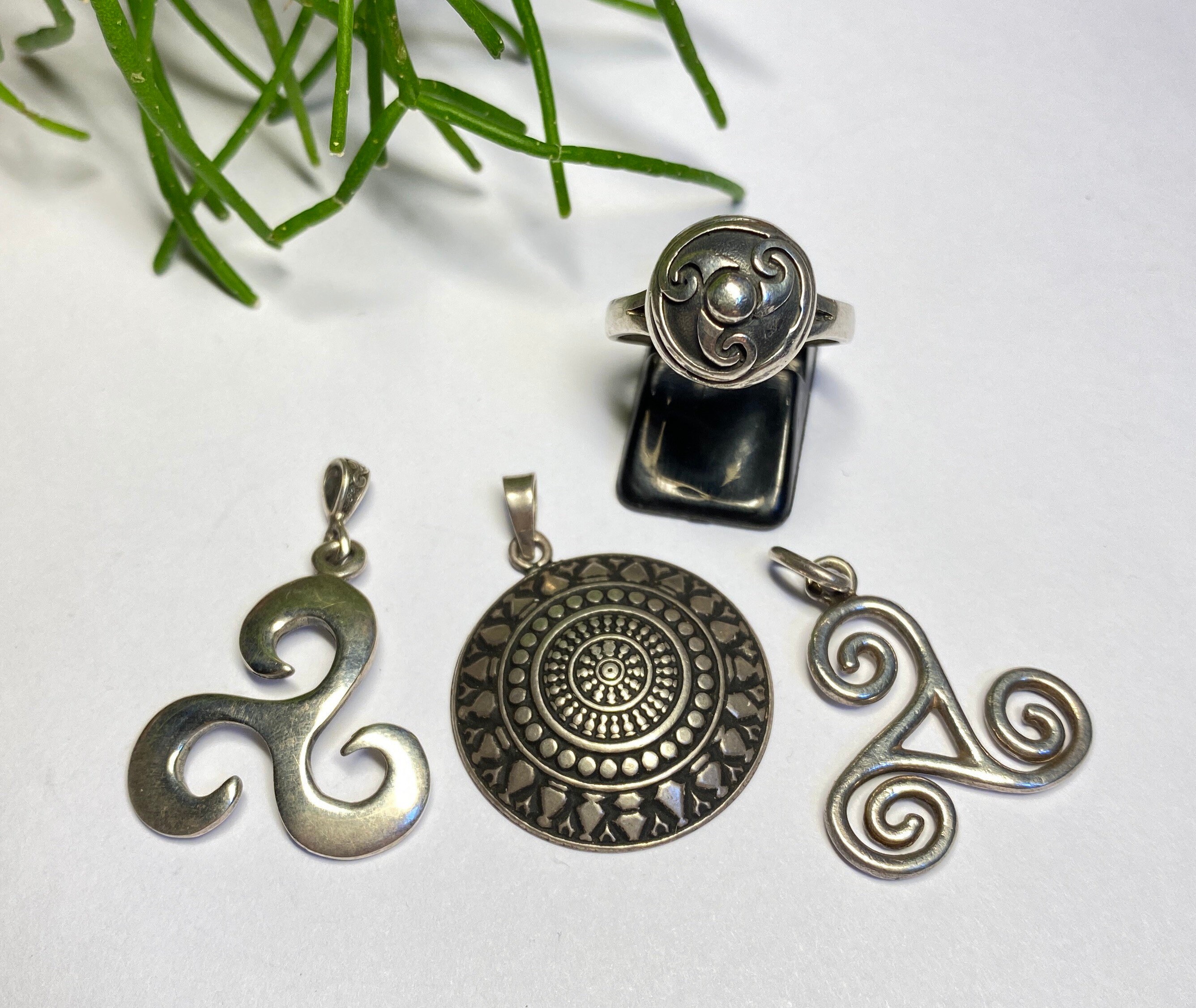 Collier Pendentif Triskel Celtique En Argent 925 - Symbole De Bretagne - Occasion