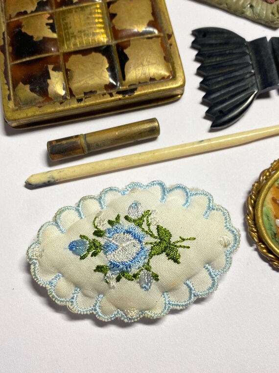 Lot of small old jewelry objects 1950 old pin cus… - image 2