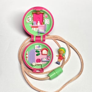 Polly pocket locket necklace pendant doll complete Pittsbroc toy vintage 1990s rare collection