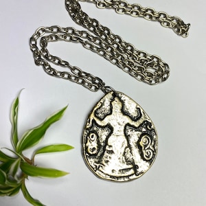 1970s Vintage silver chain necklace and round pendant medallion antique silver bronze Mythological Pittsbroc