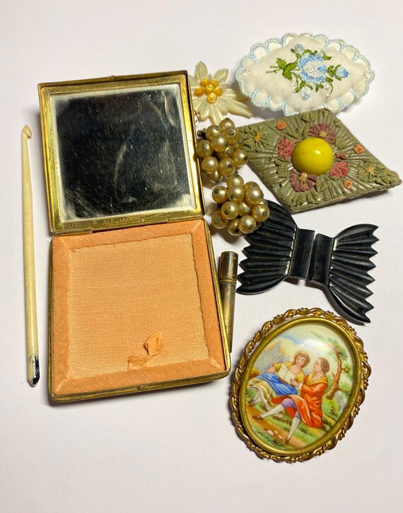 Lot of small old jewelry objects 1950 old pin cus… - image 4