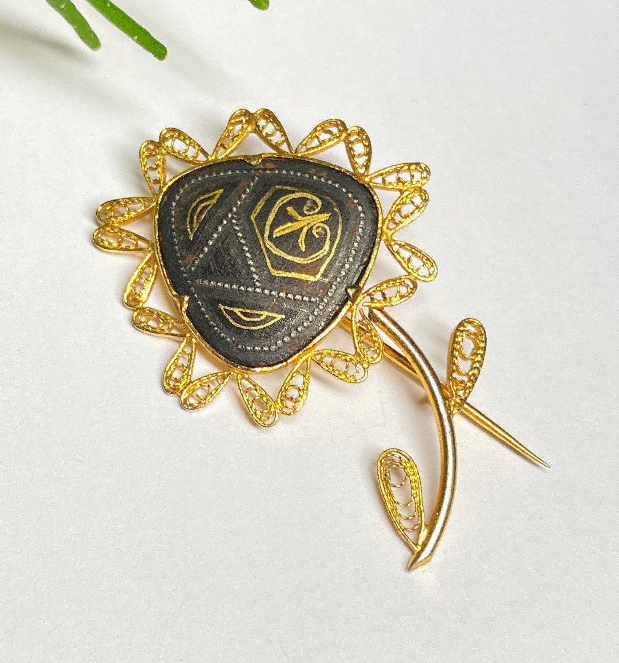 Broche Florale Ancienne Plaquée Or De Tolède - Avec Perles, Couleur Dorée - Occasion En Bel état