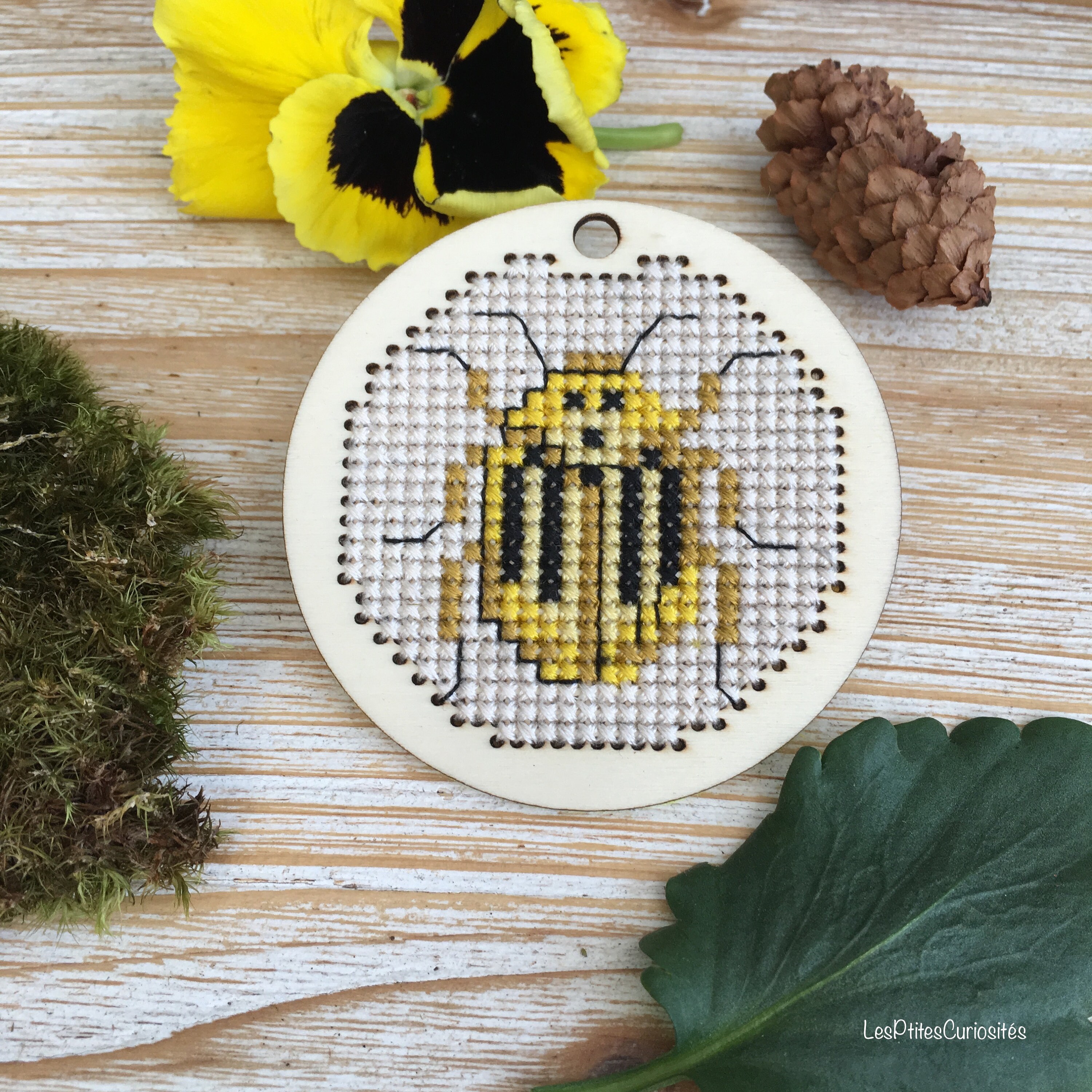 Mini Tableau Brodé Oh Punaise