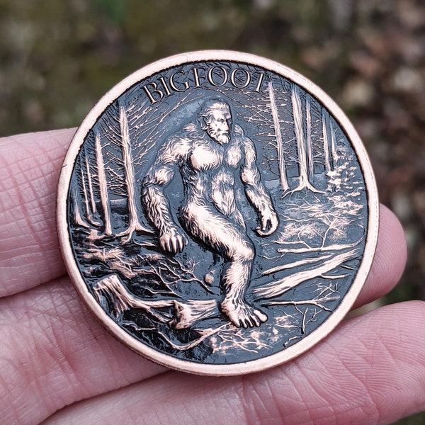 Bigfoot Challenge Coin | Antique Patina Coin | Hobo Nickel | Worry Fiddle EDC | Everyday Carry Copper | Funny Sasquatch Gift | Men's Leather