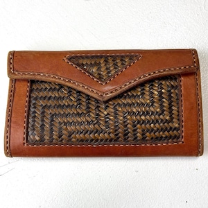 Portefeuille en cuir marron fait main avec rotin tressé - sac à main bohème vintage - cadeau unique pour elle