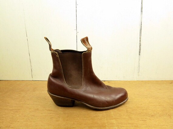 white and gold gucci shoes