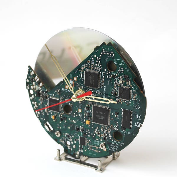 CD-player board Clock - Gift for Him - Unique gift - Geeky clock - Clock sony walkman