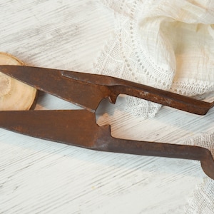 Vintage schapenscharen//Primitief antiek//Metalen schapenscharen//Handgesmede schapenscharen//Schaar voor het knippen van schapen//Antieke schapenscharen