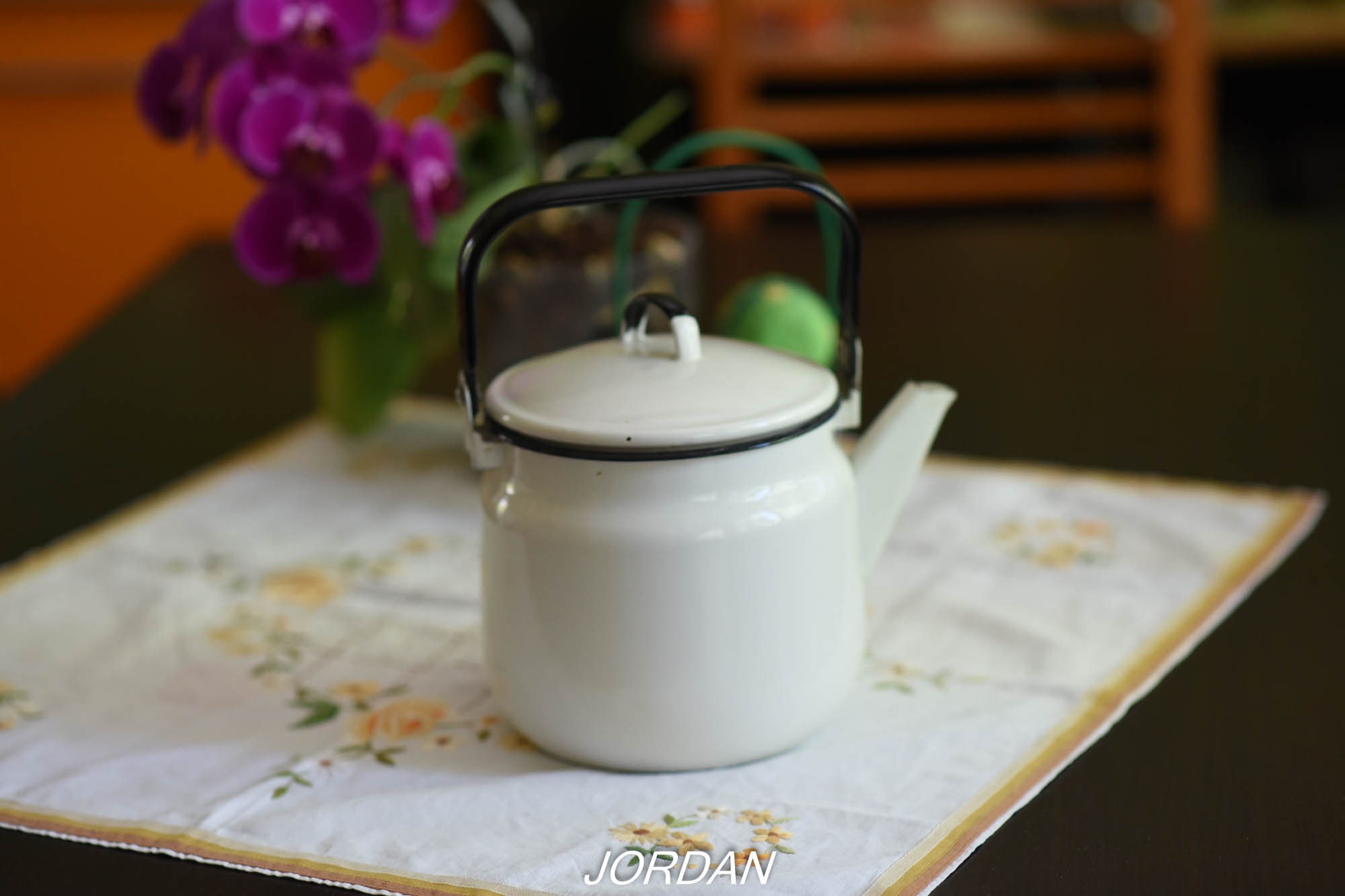 Vintage White Enamel Teapot/rustic Tea Kettle//farmhouse - Etsy