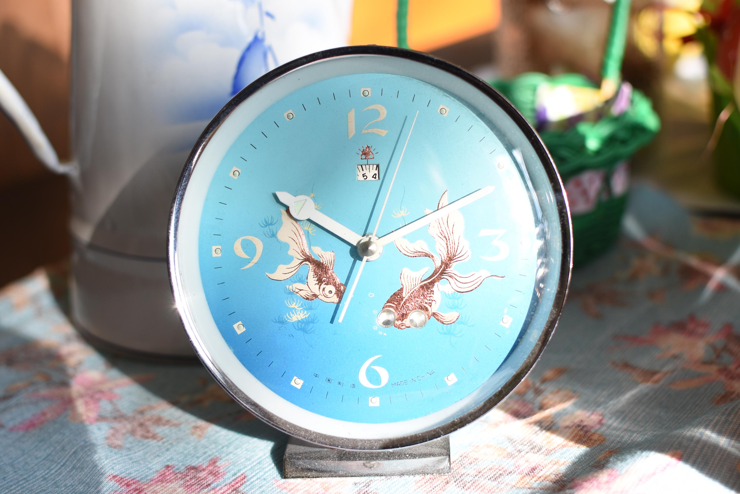 Vintage 1970s Chinese Mechanical Alarm Clock With Animated Fish
