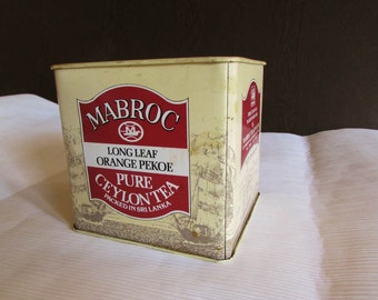 Collectible tin box//Vintage tea box//decorative tin//Metal Tin Box//litho tin box//Gift for Man Cave//country home decor//shabby chic decor