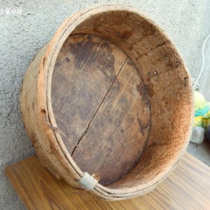 Vintage alte antike hölzerne Käsekiste / Vintage alte antike primitive große Holzschüssel / Primitiver Eimer / Gartendekoration / Bauernhausdekoration / Rustikale Käsebox